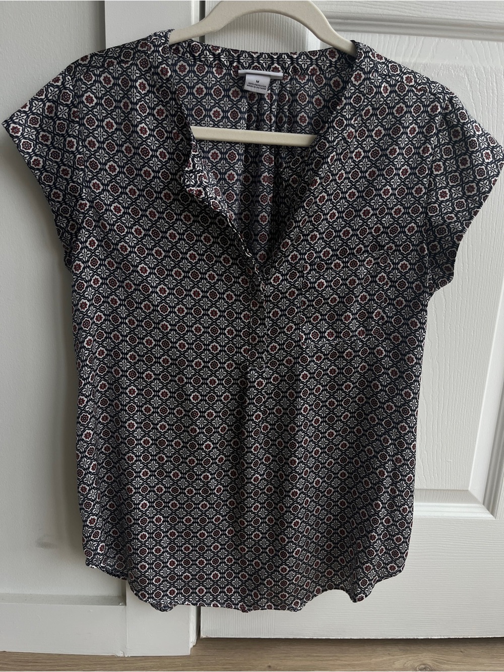 Liz Claiborne Black Printed Cap Sleeve Blouse with Red and White Accents